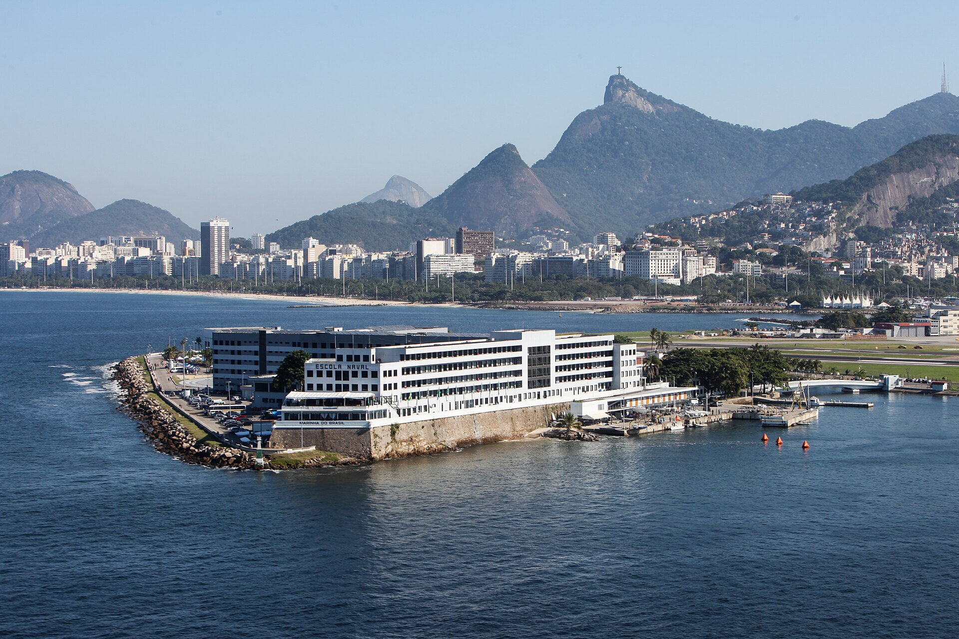 Imagem de referência de Escola Naval (Brasil), descrito nos dados abertos como instituição de ensino superior na cidade do Rio de Janeiro, ligada à Marinha, diferente do Colégio Naval, em Angra dos Reis